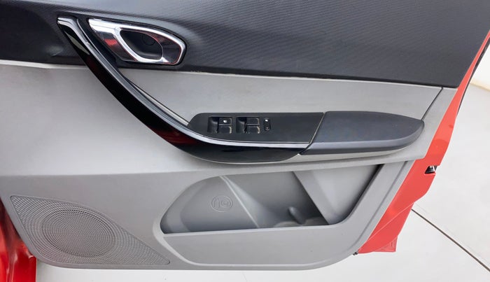 2020 Tata Tiago XZA+ DUAL TONE 1.2RTN, Petrol, Automatic, 68,784 km, Driver Side Door Panels Control