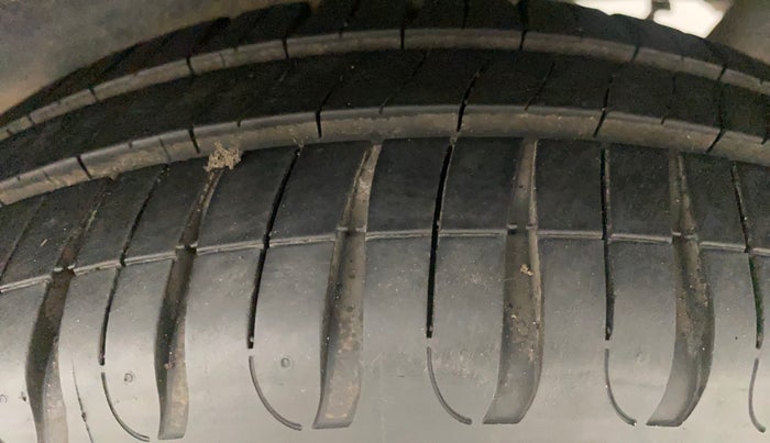 2011 Maruti Wagon R 1.0 VXI, Petrol, Manual, 24,697 km, Left Rear Tyre Tread