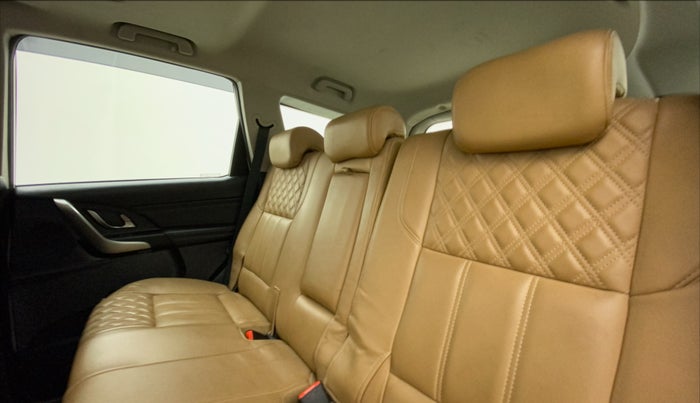 2021 Mahindra XUV500 W11(O), Diesel, Manual, 19,913 km, Right Side Rear Door Cabin