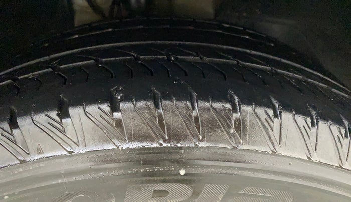 2021 Mahindra XUV500 W11(O), Diesel, Manual, 19,913 km, Right Front Tyre Tread