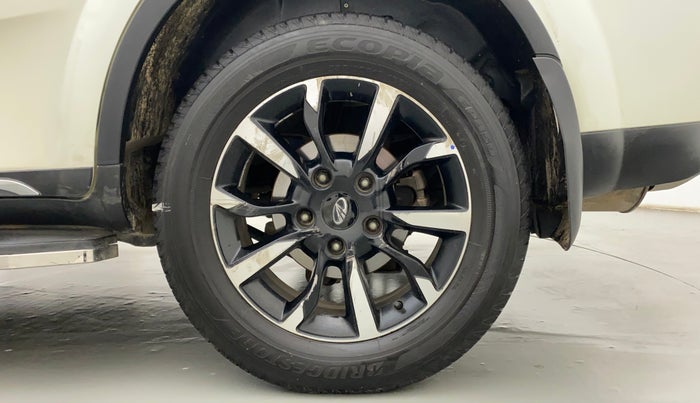 2021 Mahindra XUV500 W11(O), Diesel, Manual, 19,913 km, Left Rear Wheel