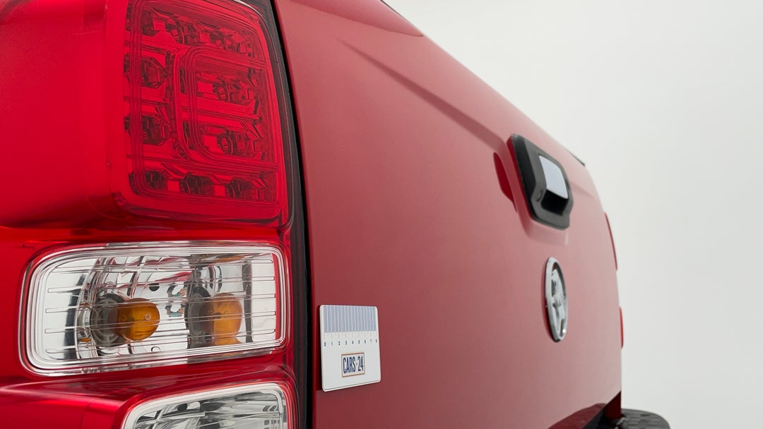 Boot / Tailgate Tailgate Dent