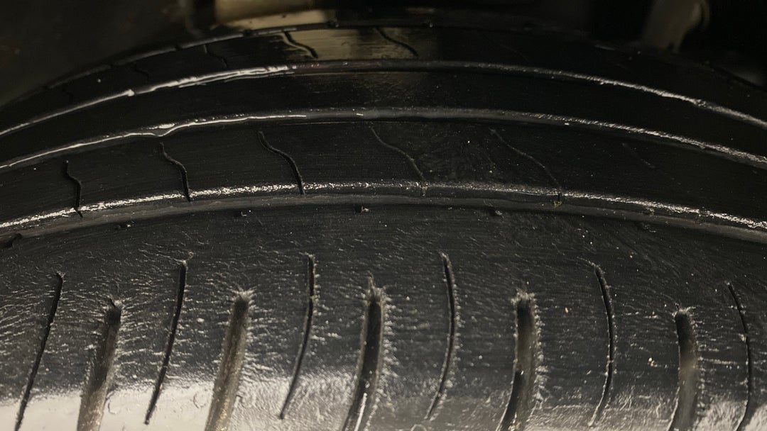 Right Front Tyre Tread