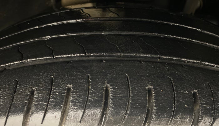 2018 Mahindra MARAZZO M6 8 STR, Diesel, Manual, 37,464 km, Right Front Tyre Tread