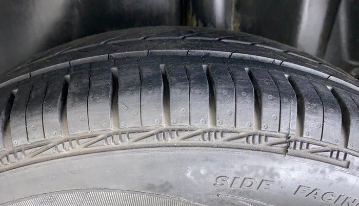 2011 Maruti Swift Dzire VXI, Petrol, Manual, 91,574 km, Left Rear Tyre Tread