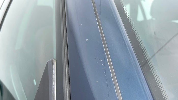 BMW X6-Pillar RHS A Scratch