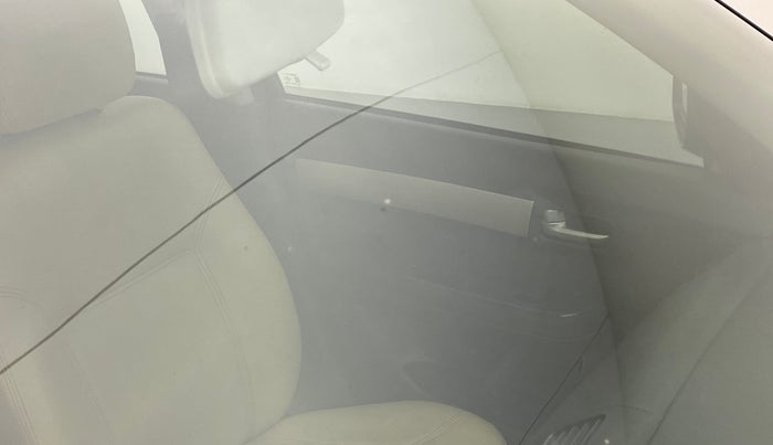 2010 Maruti Swift VXI, Petrol, Manual, 97,645 km, Front windshield - Minor spot on windshield