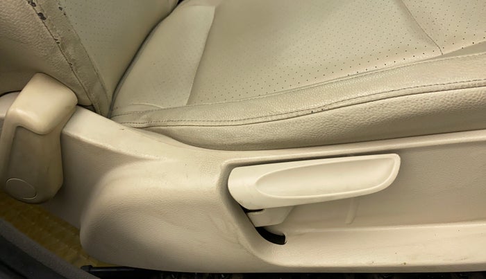 2013 Volkswagen Vento HIGHLINE PETROL, Petrol, Manual, 77,461 km, Driver Side Adjustment Panel