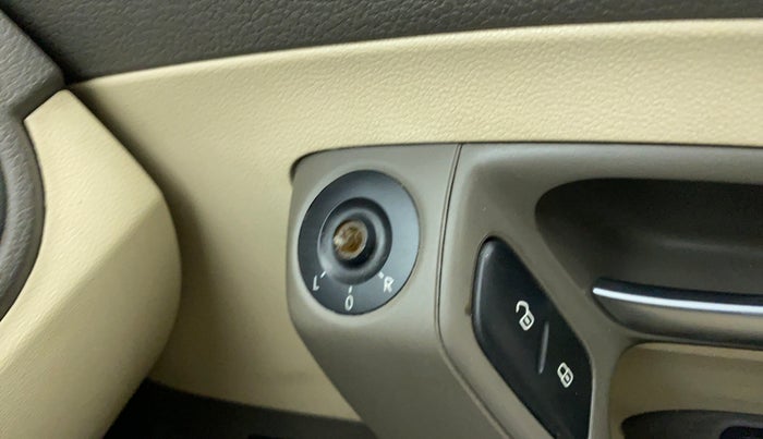 2013 Volkswagen Vento HIGHLINE PETROL, Petrol, Manual, 77,461 km, Left rear-view mirror - ORVM knob broken and not working