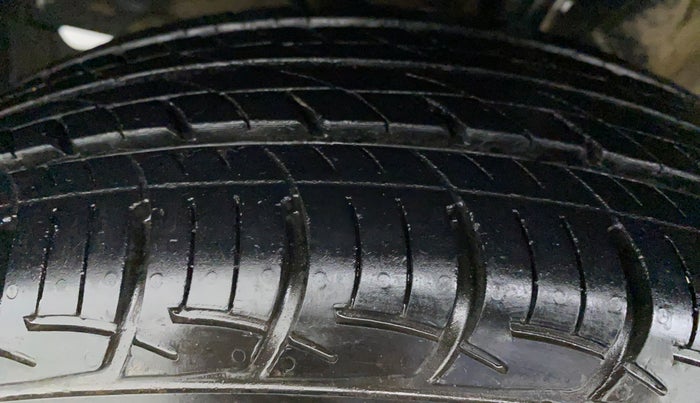2017 Maruti Baleno DELTA 1.2 K12, Petrol, Manual, 35,814 km, Left Front Tyre Tread