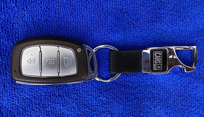 2017 Hyundai Creta SX PLUS AT 1.6 PETROL, Petrol, Automatic, 1,16,844 km, Key Close Up