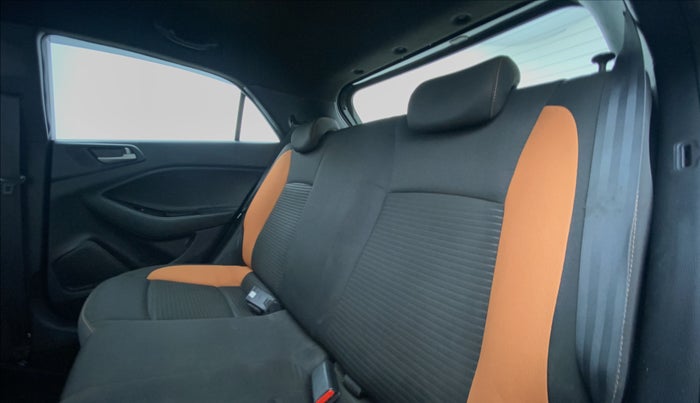 2018 Hyundai Elite i20 ASTA 1.4 CRDI DUAL TONE, Diesel, Manual, 63,772 km, Right Side Door Cabin View