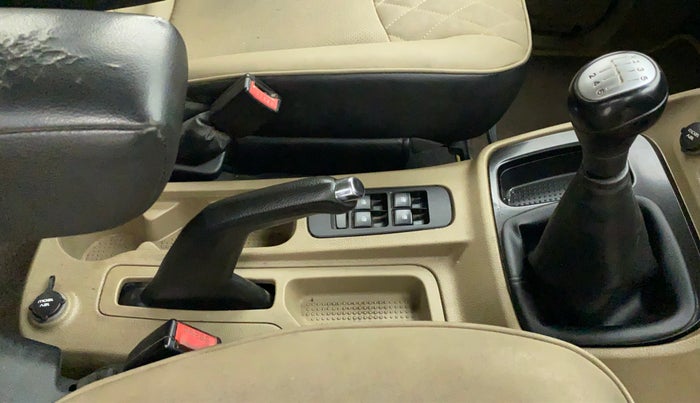2018 Mahindra TUV 300 PLUS P8, Diesel, Manual, 93,924 km, Gear Lever