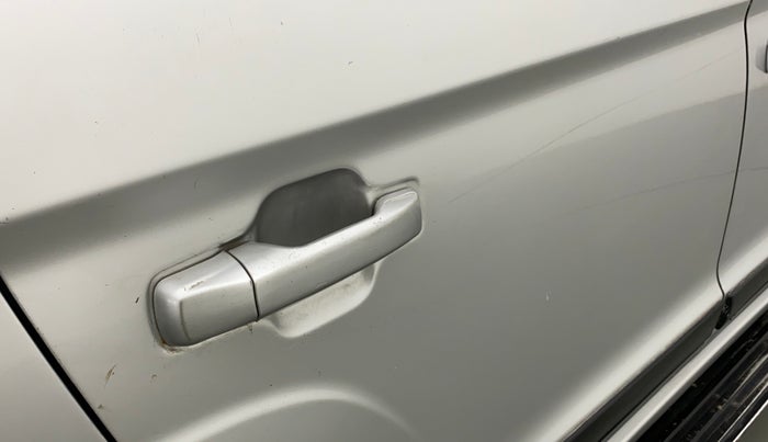 2018 Mahindra TUV 300 PLUS P8, Diesel, Manual, 93,924 km, Right rear door - Minor scratches
