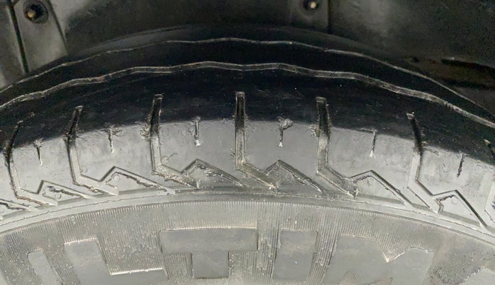 2018 Mahindra TUV 300 PLUS P8, Diesel, Manual, 93,924 km, Right Rear Tyre Tread