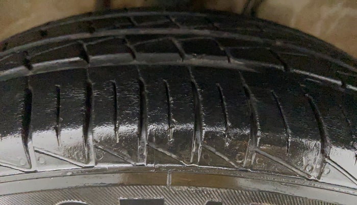 2019 Maruti Alto LXI, Petrol, Manual, 10,629 km, Right Front Tyre Tread