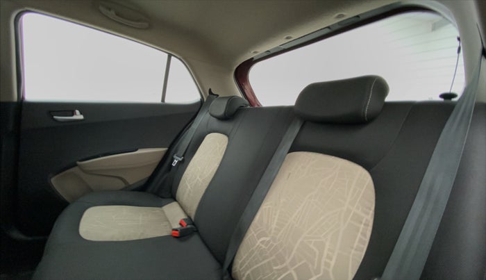 2015 Hyundai Grand i10 ASTA 1.2 AT VTVT, Petrol, Automatic, 28,366 km, Right Side Rear Door Cabin
