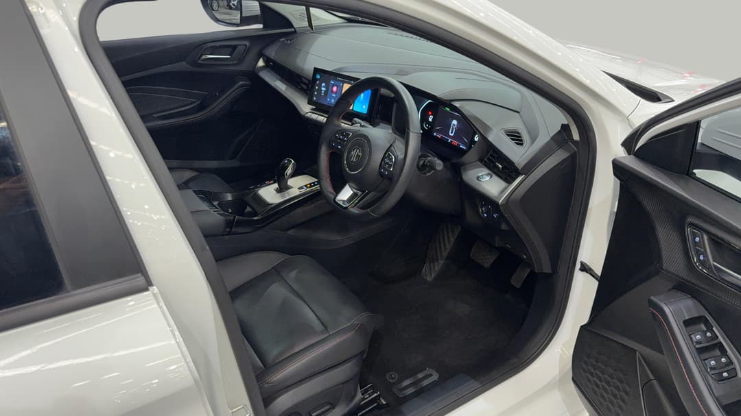 2023 MG Mg5 Essence, Automatic, 39050 km, Right Side Front Door Cabin View