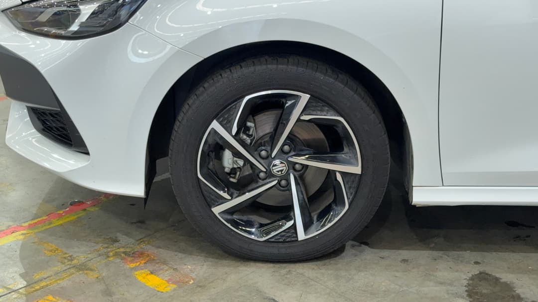 2023 MG Mg5 Essence, Automatic, 39050 km, Left Front Wheel