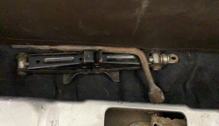 2017 Datsun Go Plus T, Petrol, Manual, 39,381 km, Dicky (Boot door) - Tool missing
