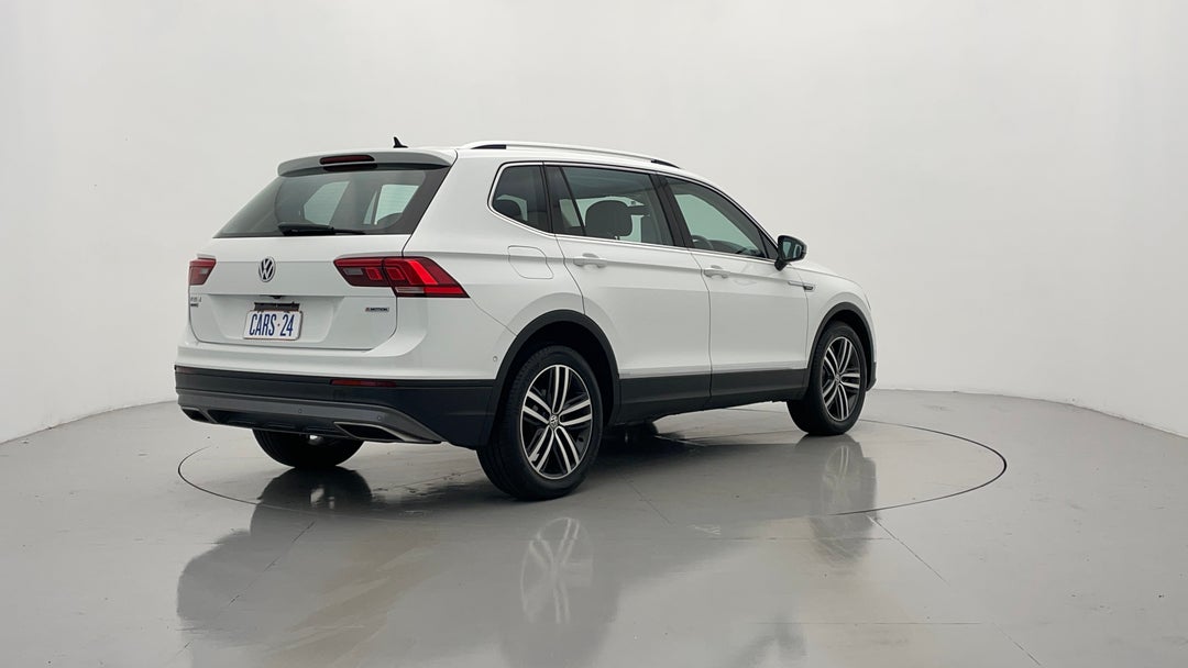 Right Back Diagonal (45- Degree) View