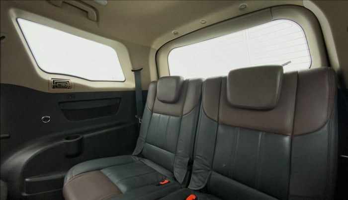 2015 Mahindra XUV500 W8 FWD, Diesel, Manual, 63,092 km, Third Seat Row ( optional )