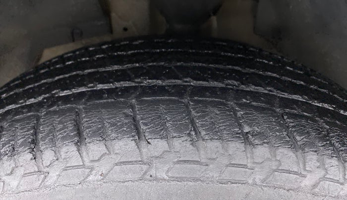 2015 Mahindra XUV500 W8 FWD, Diesel, Manual, 63,092 km, Left Front Tyre Tread