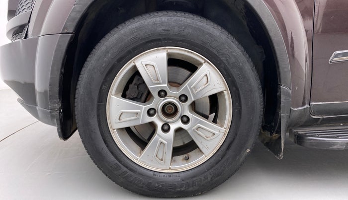 2015 Mahindra XUV500 W8 FWD, Diesel, Manual, 63,092 km, Left Front Wheel