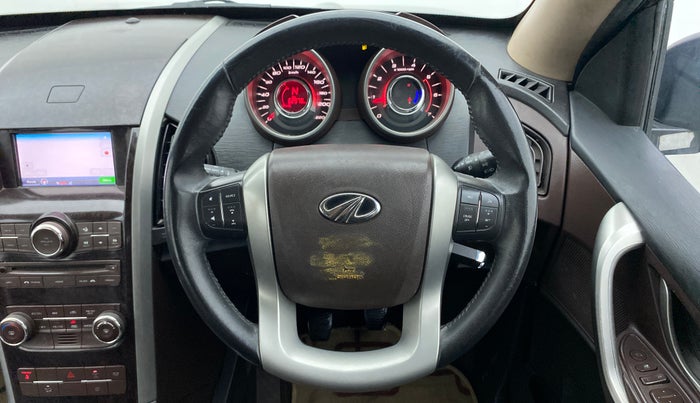2015 Mahindra XUV500 W8 FWD, Diesel, Manual, 63,092 km, Steering Wheel Close Up