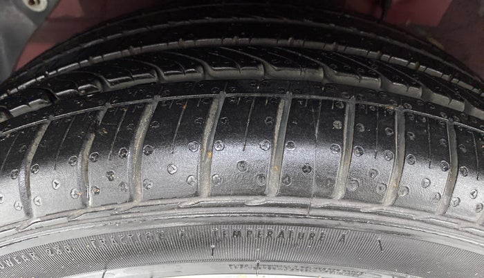2016 Hyundai Elite i20 1.4 CRDI ASTA (O), Diesel, Manual, 1,05,707 km, Right Rear Tyre Tread
