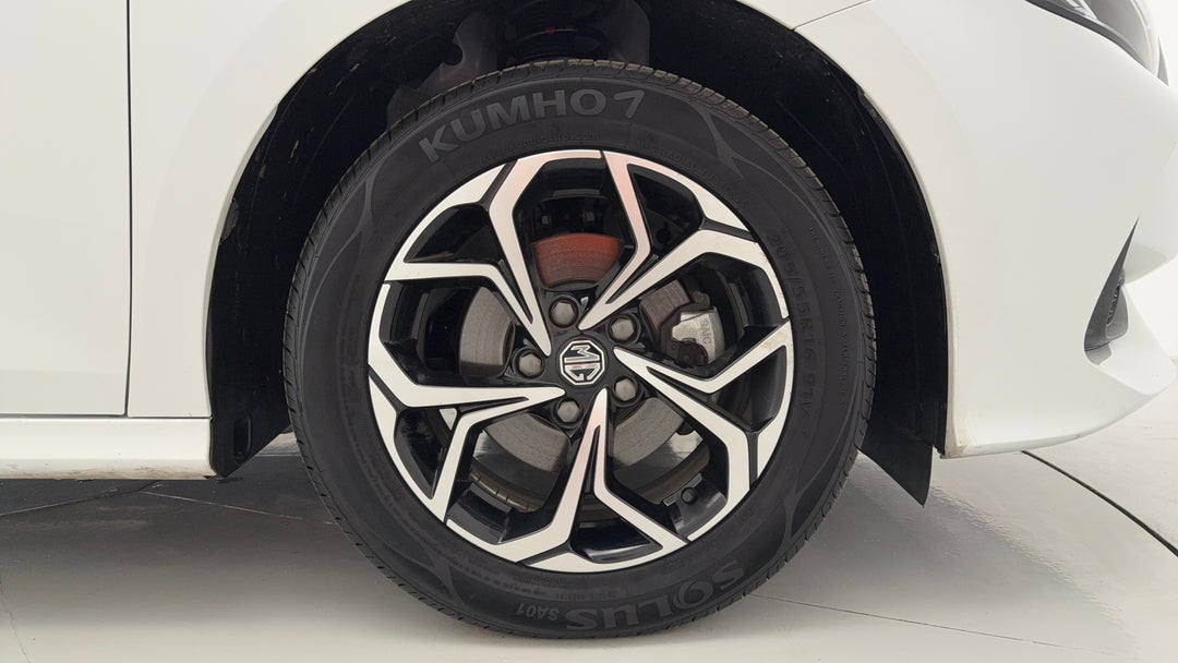 2023 MG Mg5 Vibe, Automatic, 13027 km, Right Front Wheel