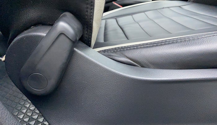 2018 Volkswagen Ameo Trendline 1.0, Petrol, Manual, 72,520 km, Driver Side Adjustment Panel