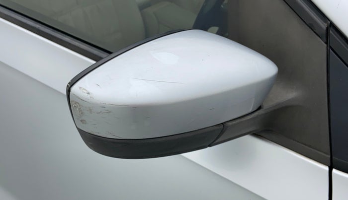 2011 Volkswagen Vento HIGHLINE 1.6 MPI, Petrol, Manual, 43,512 km, Right rear-view mirror - Minor scratches