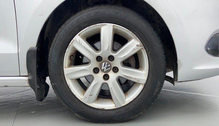 2011 Volkswagen Vento HIGHLINE 1.6 MPI, Petrol, Manual, 43,512 km, Right Front Wheel