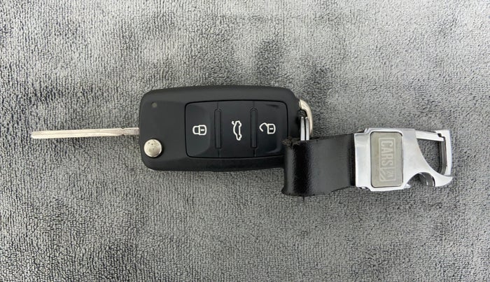 2011 Volkswagen Vento HIGHLINE 1.6 MPI, Petrol, Manual, 43,512 km, Key Close Up