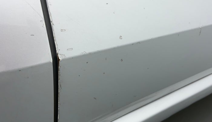 2011 Volkswagen Vento HIGHLINE 1.6 MPI, Petrol, Manual, 43,512 km, Driver-side door - Slightly rusted