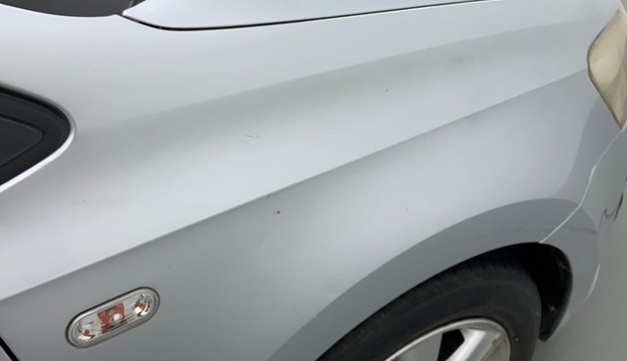 2011 Volkswagen Vento HIGHLINE 1.6 MPI, Petrol, Manual, 43,512 km, Right fender - Paint has minor damage