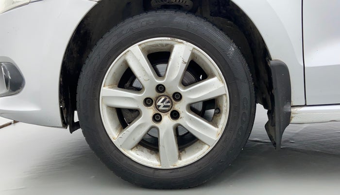 2011 Volkswagen Vento HIGHLINE 1.6 MPI, Petrol, Manual, 43,512 km, Left Front Wheel