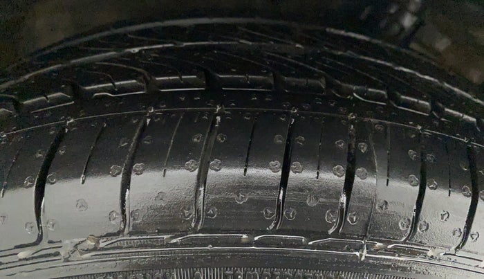 2016 Maruti Ertiga VXI CNG, CNG, Manual, 39,093 km, Right Rear Tyre Tread