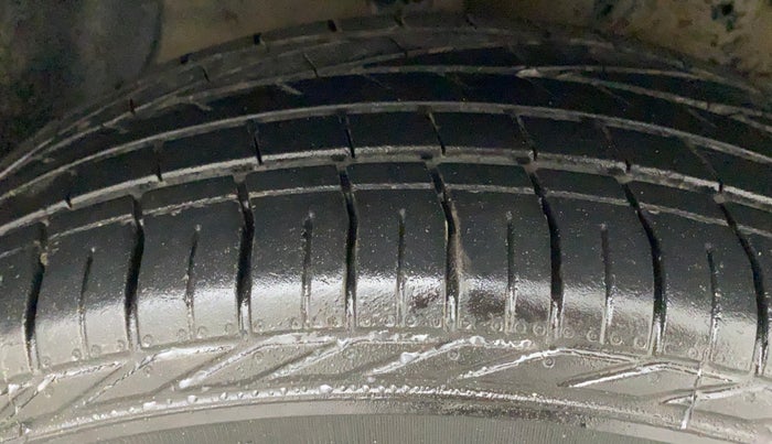2018 Maruti Vitara Brezza VDI, Diesel, Manual, 99,561 km, Right Front Tyre Tread