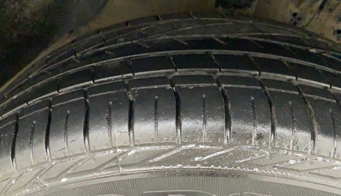 2018 Maruti Vitara Brezza VDI, Diesel, Manual, 99,561 km, Right Rear Tyre Tread