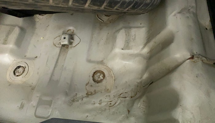 2018 Maruti Vitara Brezza VDI, Diesel, Manual, 99,561 km, Boot floor - Slightly dented