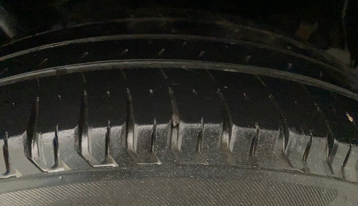 2017 Maruti Dzire VXI AMT, Petrol, Automatic, 36,163 km, Left Front Tyre Tread