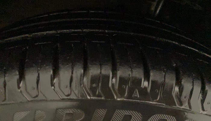 2018 Maruti Dzire ZDI, Diesel, Manual, 74,013 km, Right Rear Tyre Tread