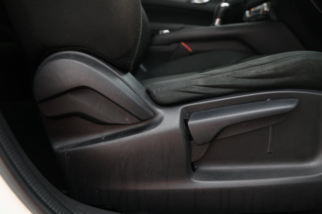 2017 Mazda CX-5 Maxx Sport (4x2), Automatic, 82499 km, Drivers Side Adjustment Panel