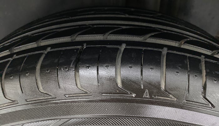 2017 Maruti Ciaz VDI+ SHVS, Diesel, Manual, 1,29,426 km, Left Rear Tyre Tread