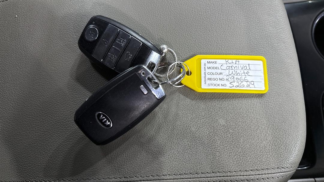 2020 Kia Carnival Platinum, Automatic, 121991 km, Key Close-up