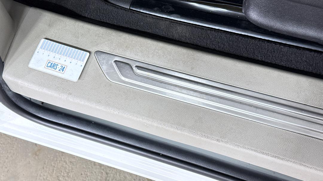 2020 Kia Carnival Platinum, Automatic, 121991 km, Door Sills Rear LHS Scratch