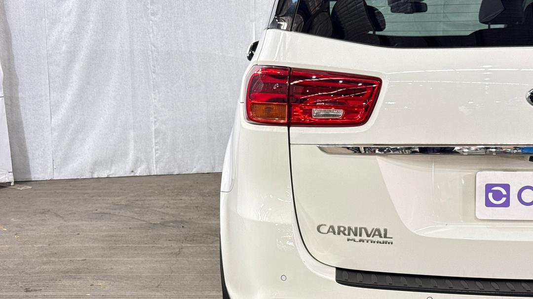 2020 Kia Carnival Platinum, Automatic, 121991 km, Badge (Boot Left Side)
