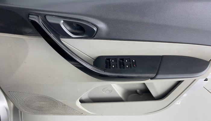 2016 Tata Tiago XT 1.2 REVOTRON, Petrol, Manual, 71,981 km, Driver Side Door Panels Control
